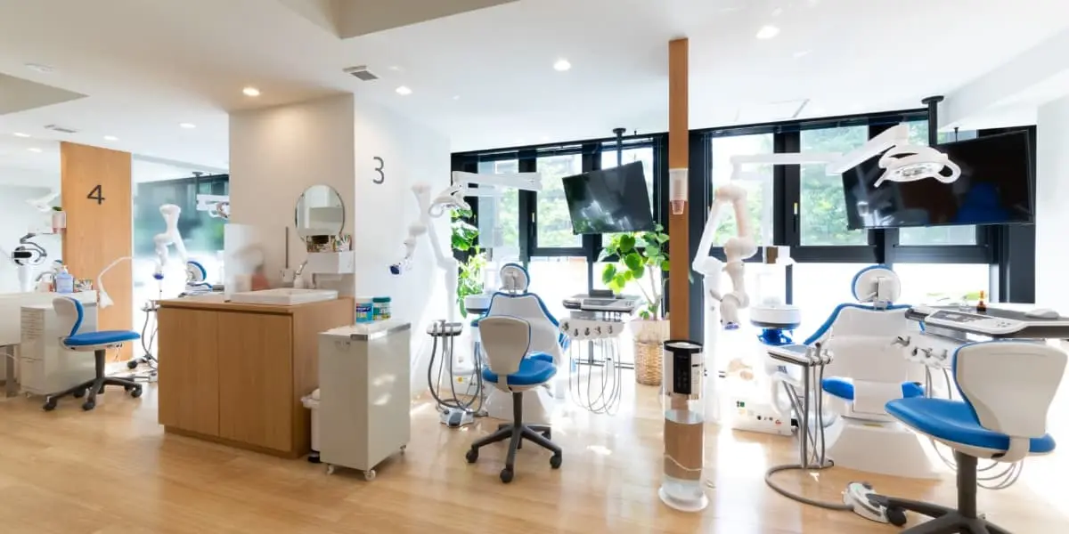 ①診療室 ②待合室 ③受付