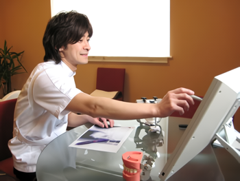 院長の山岸　敏男