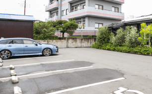 ①診療室②駐車場③バリアフリー