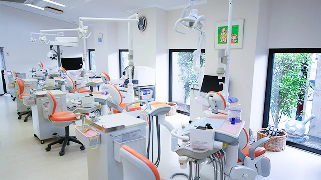 ①診療室 ②受付 ③待合室