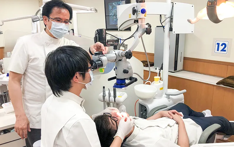 インプラント分野で高い専門性を持つ鈴木先生が対応
