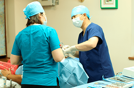 CT撮影で立体的に診断、丁寧な工程で仕上げるインプラント