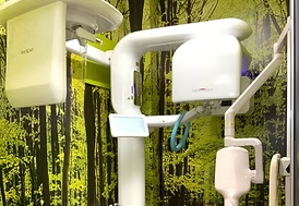 ①診療の様子②歯科技工士③CT