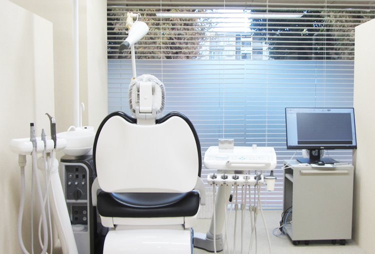 精密な診査と丁寧な技術で、信頼されるインプラント治療を提供