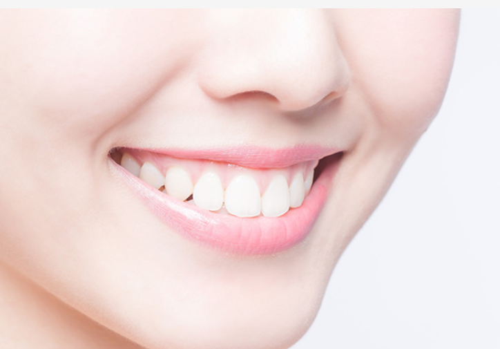 白い歯で笑顔がもっと素敵になります
